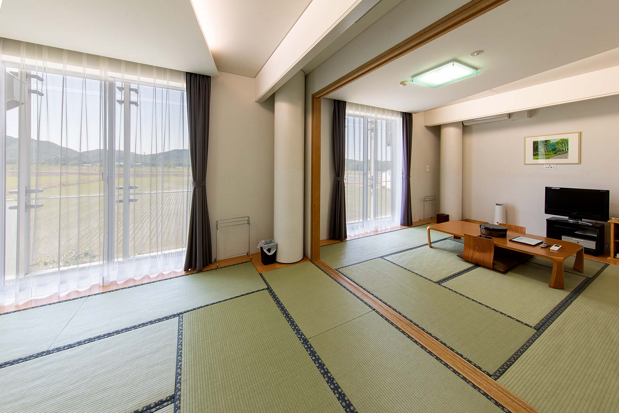 北海道新十津川町サンヒルズサライ　客室　和室2つ分の広さの大部屋の写真1